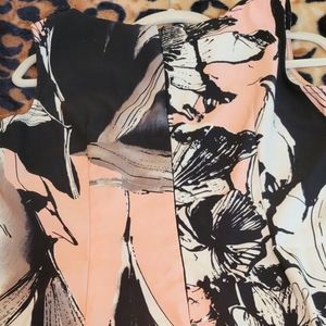 Vestido usado color Blanco negro rosa,